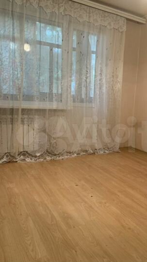 2-к. квартира, 52 м², 1/10 эт.