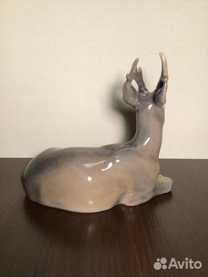 Фарфоровая статуэтка 