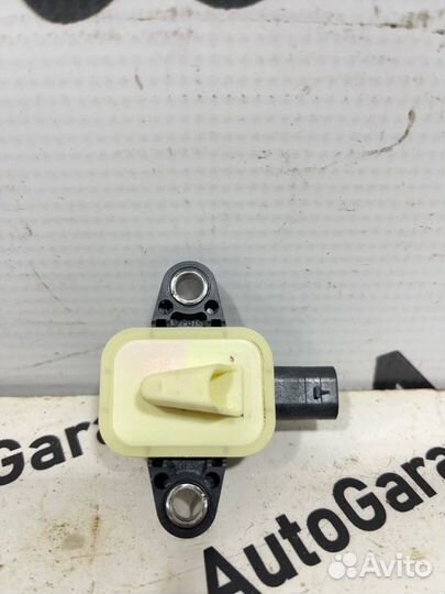 Датчик удара двери передний правый Maserati Ghibli