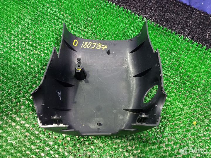 Заглушка крепления сидений задняя правая Mitsubishi L200