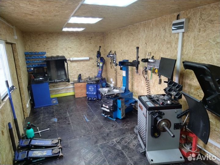 Шиномонтажник