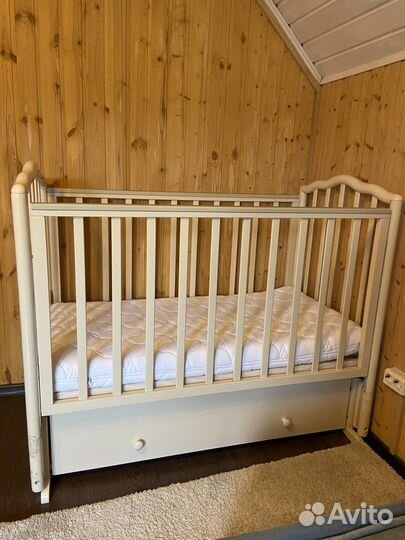 Детская кроватка, натуральное дерево