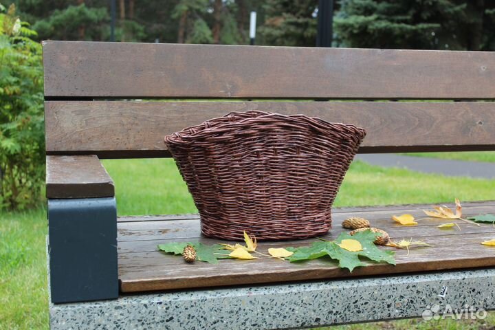 Корзина плетеная из бумажной лозы