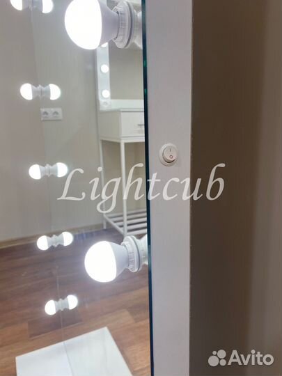 Напольное зеркало