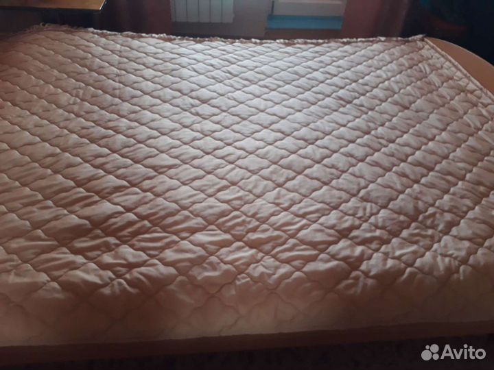 Покрывало на кровать на синтепоне