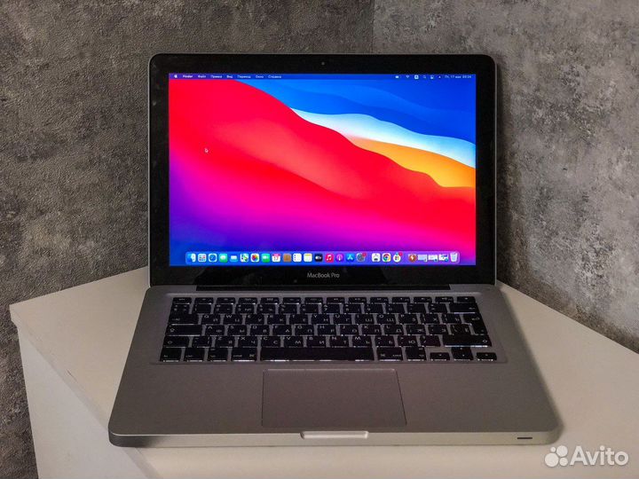 Мощный ноутбук Apple MacBook Pro 13 8/250 Core i5