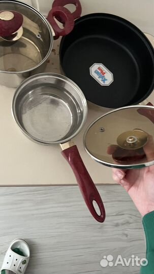 Набор кастрюль и сковорода
