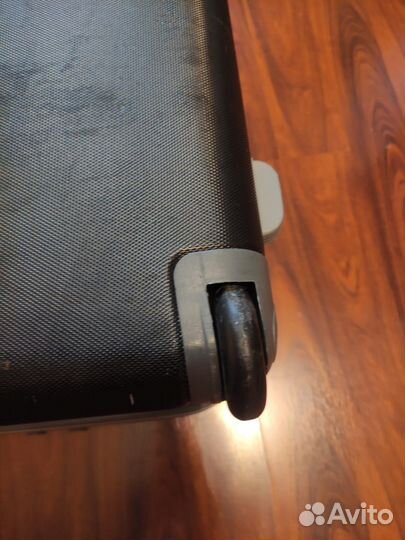 Чемодан на колесах бу Redmond