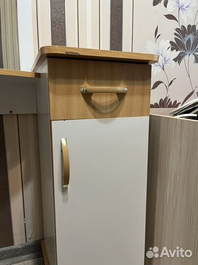 Туалетный столик с зеркалом