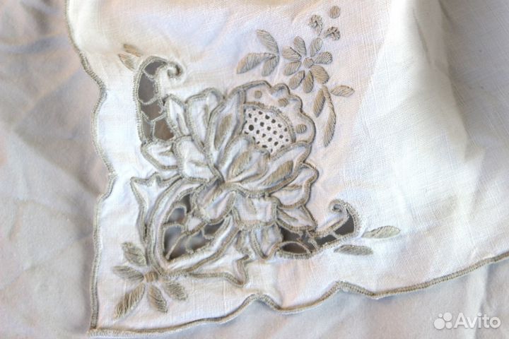 Салфетка декоративная с вышивкой Роза