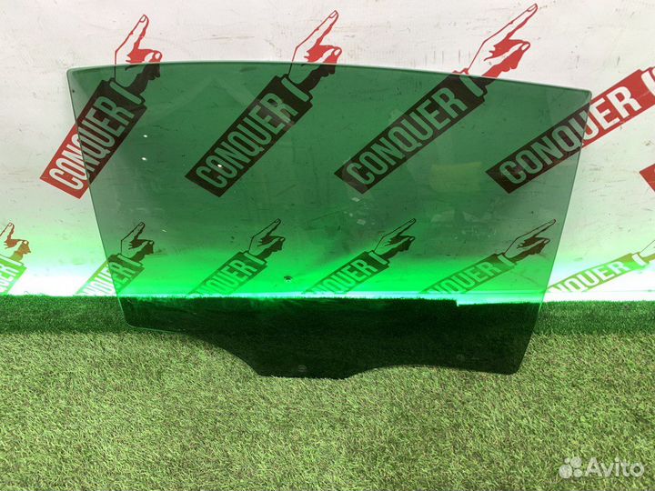 Боковое стекло заднее правое зеленое BMW 7