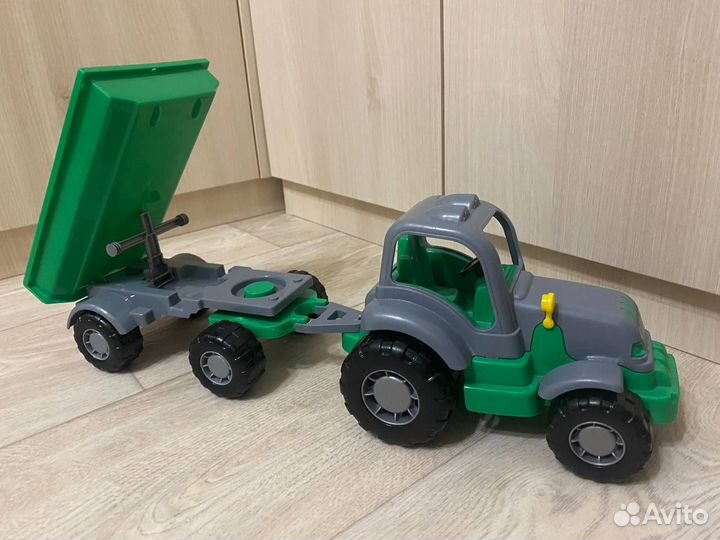 Пожарная машина, трактор с прицепом, квадроцикл