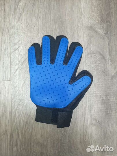 Перчатка для вычесывания шерсти