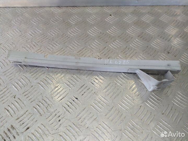 Направляющая двери передняя левая Renault Kaptur