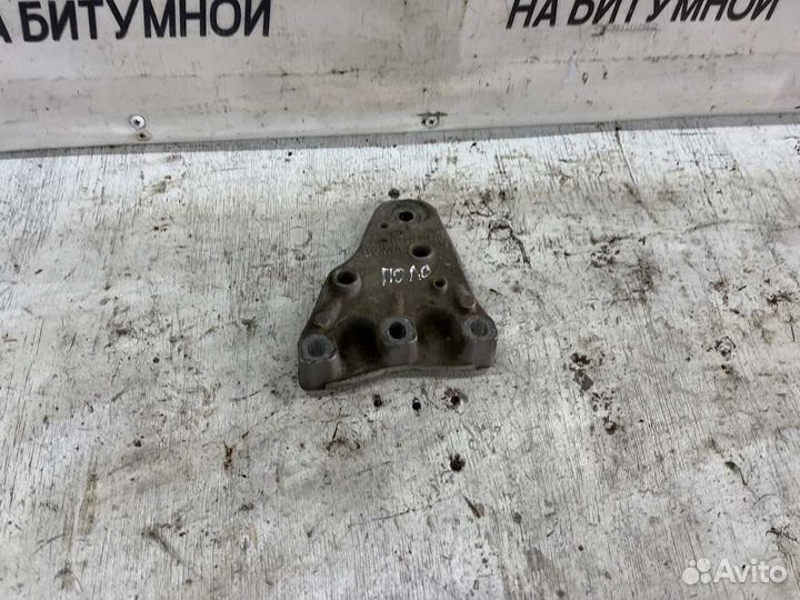 Кронштейн Volkswagen Polo 5