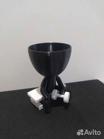 Горшок для кактусов, кошка и фигурка