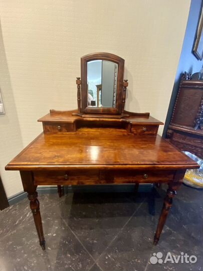 Туалетный столик массив