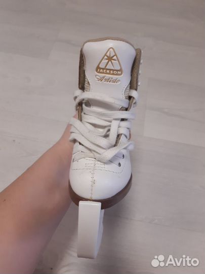 Фигурные коньки jackson