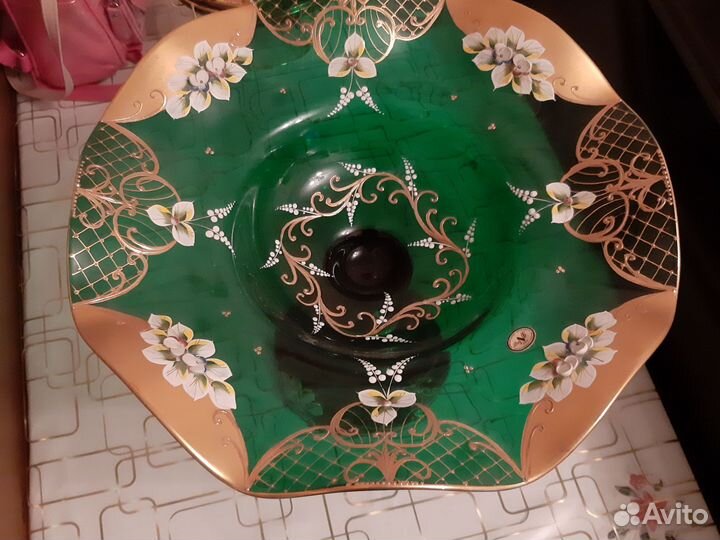 Ваза для фруктов на ножке цветное стекло