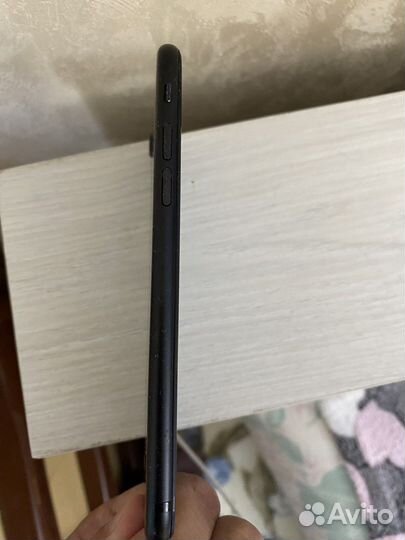 Телефон iPhone 7