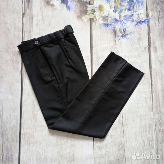 Костюм тройка новый на 8-9 лет