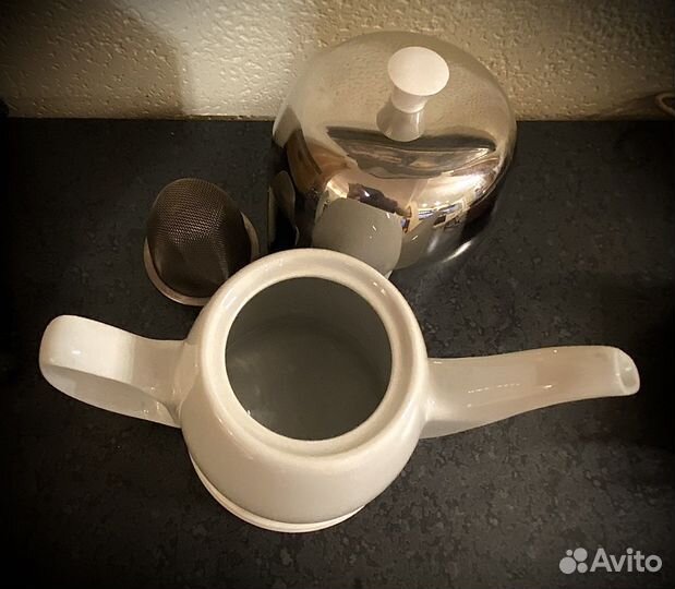 Фарфоровый заварочный чайник с ситом Salam White