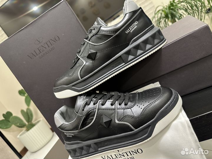 Кроссовки Valentino