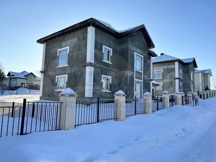 Дом 381 м² на участке 10 сот.