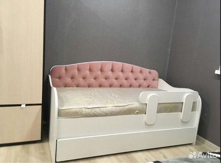 Детская кровать с Мягкой спинкой