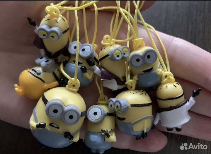 Игрушки из шоколадных яиц