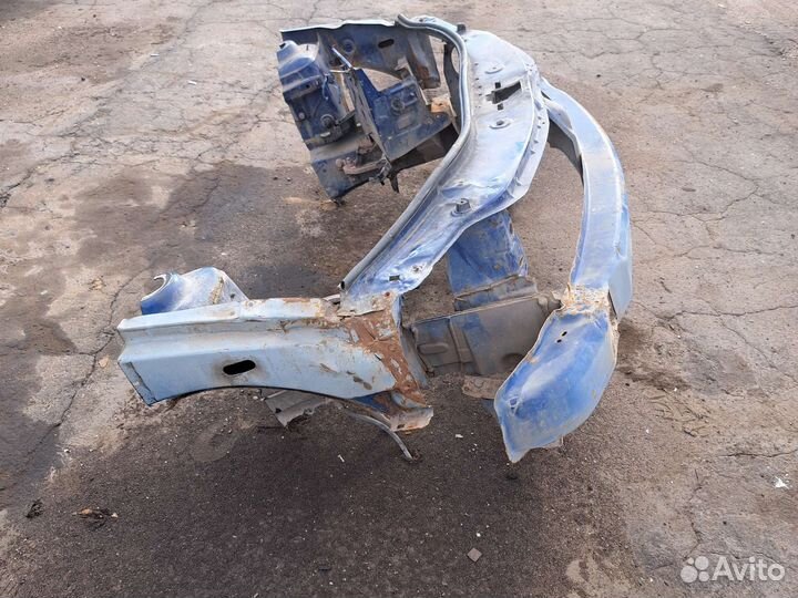 Передняя часть кузова Renault Logan 1