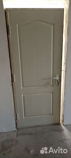 Дверь входная деревянная с коробкой
