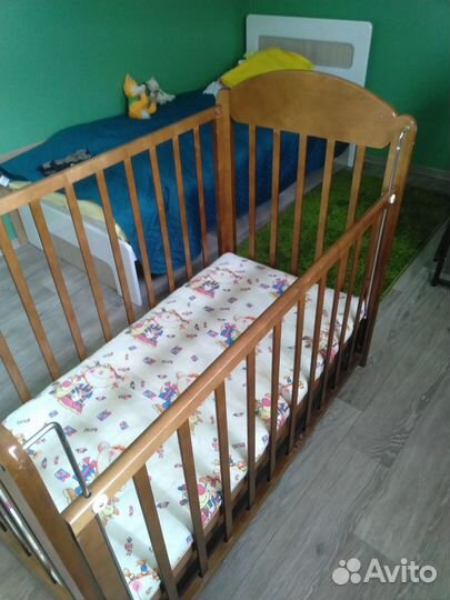 Продам детскую кроватку с матрасом б/у