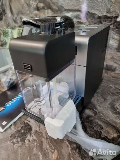 Кофемашина Delonghi Latissima+