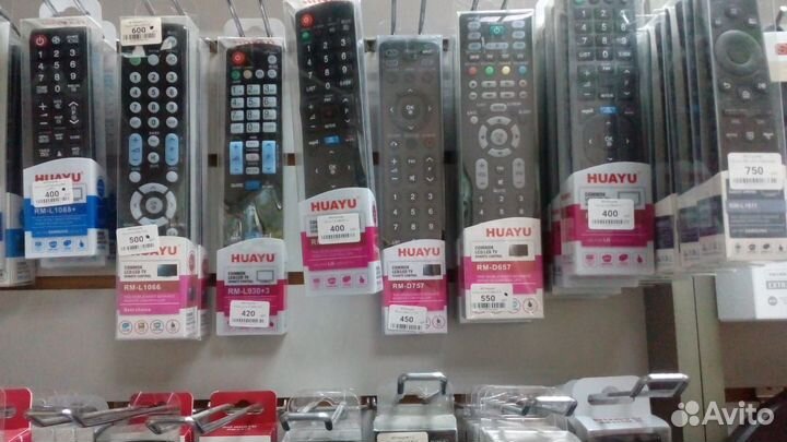 Пульты для тв много, новые