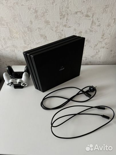 Игровая консоль Sony Pro 1TB (CUH-7008B) +2геймпад