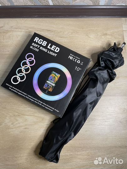 Кольцевая светодиодная лампа со штативом