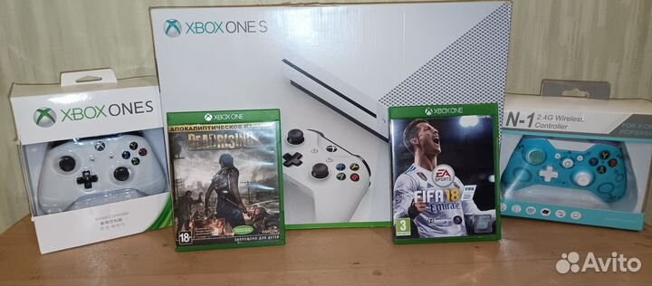 Xbox One s 1tb с 2 играми