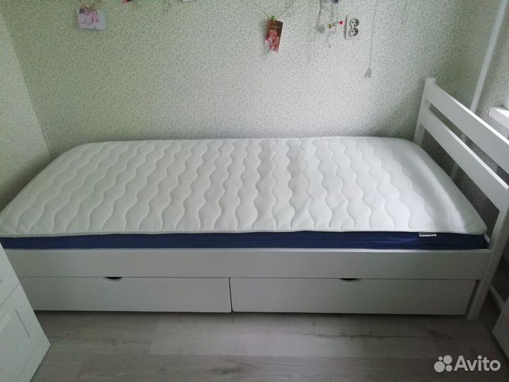 Подростковая кровать из дерева (массив)