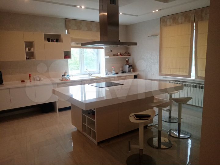 Коттедж 650 м² на участке 40 сот.