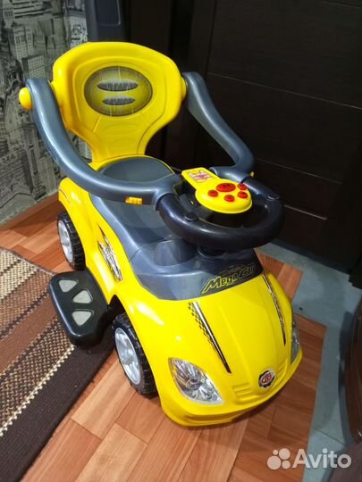 Детская машинка каталка с ручкой