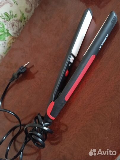 Сумка и выпрямитель