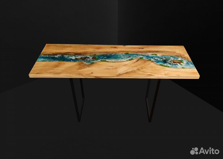 Стол из слэба карагача и эпоксидной смолы
