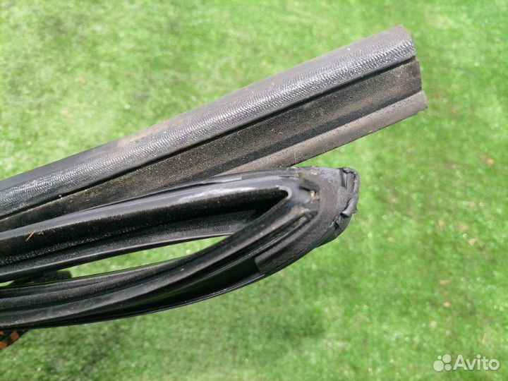 Направляющая стекла двери задняя правая Bmw 523