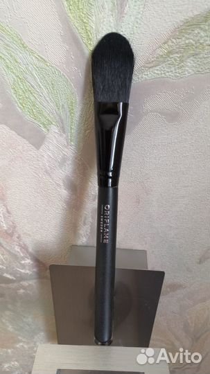 Oriflame кисть для тональной основы