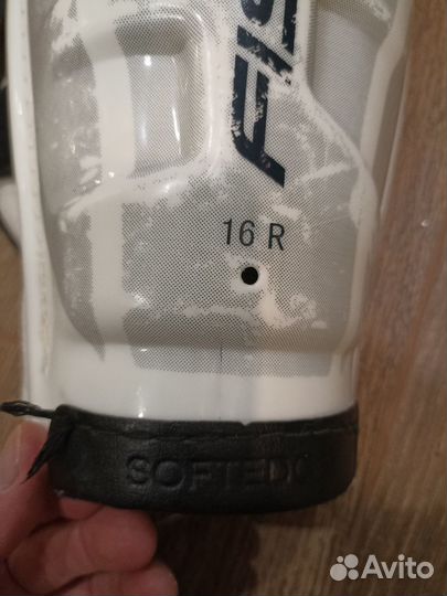 Щитки хоккейные для ног 16