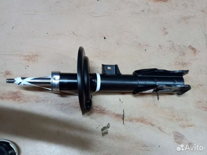 Стойка передняя левая Веста (18962)