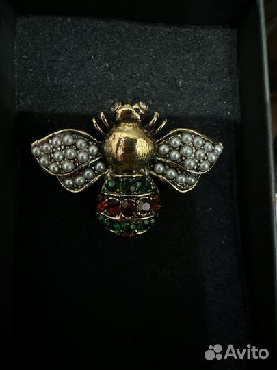 Брошь пчела