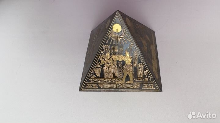 Пирамида египетская металл
