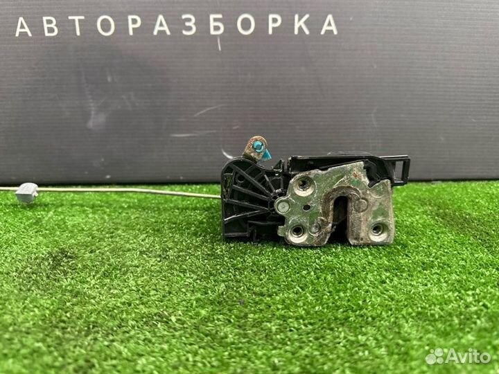 Замок двери задний левый Renault Logan K7M 2014